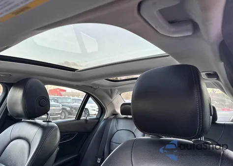 2017 Mercedes-Benz C 300 4Matic из США, поврежденный, VIN 55SWF4KB5HU197550